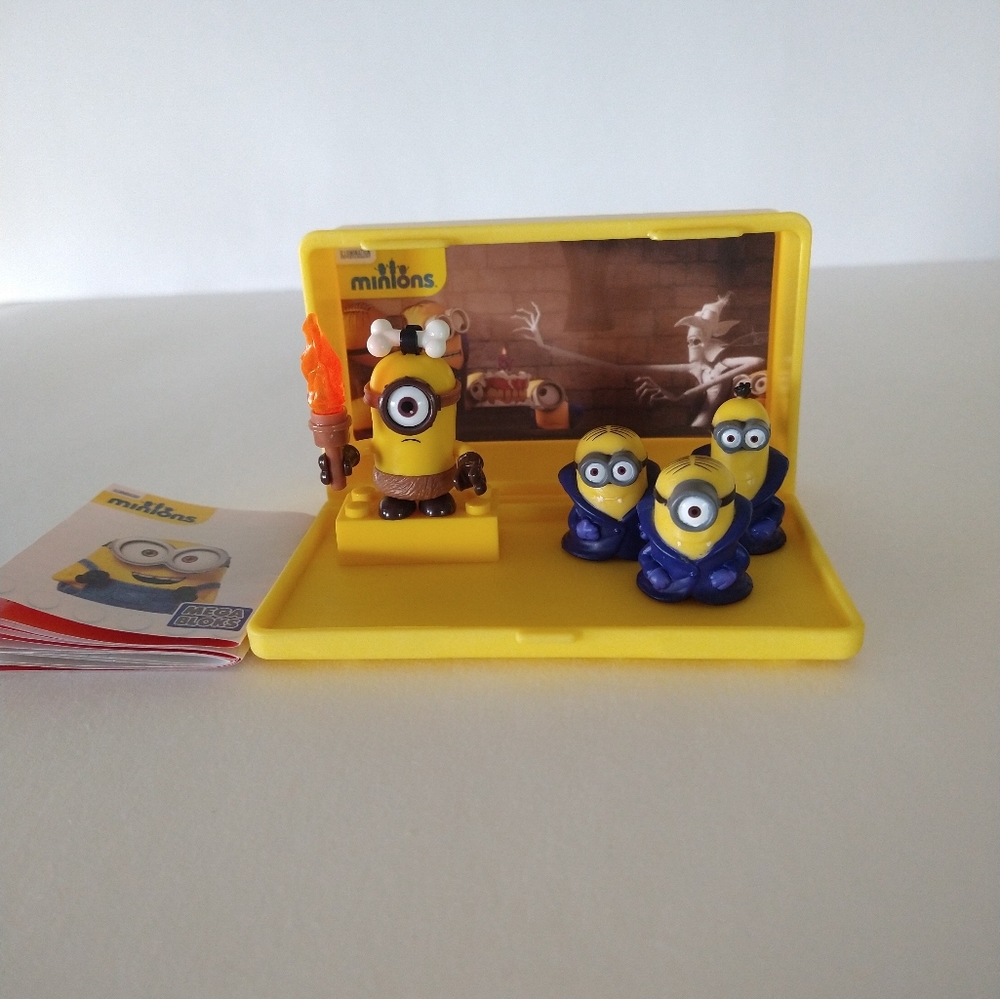 *SOLD*Despicable Me Micro Minions Vampire Playset with Mega Bloks Caveman Minion